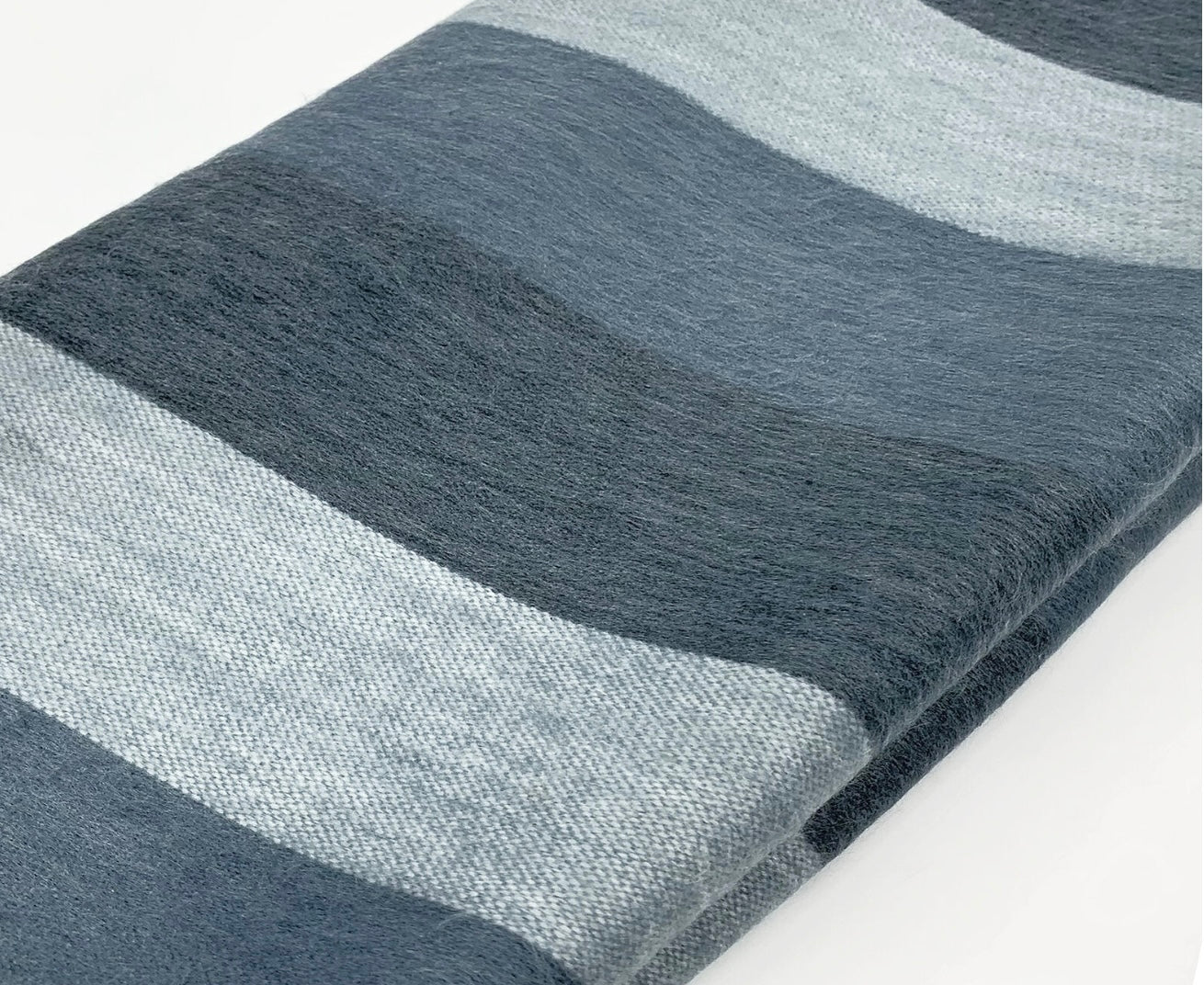 Luxury alpaca blanket Throw bedspread King /queen size. Alpaca blankets are the finest in the world .very soft