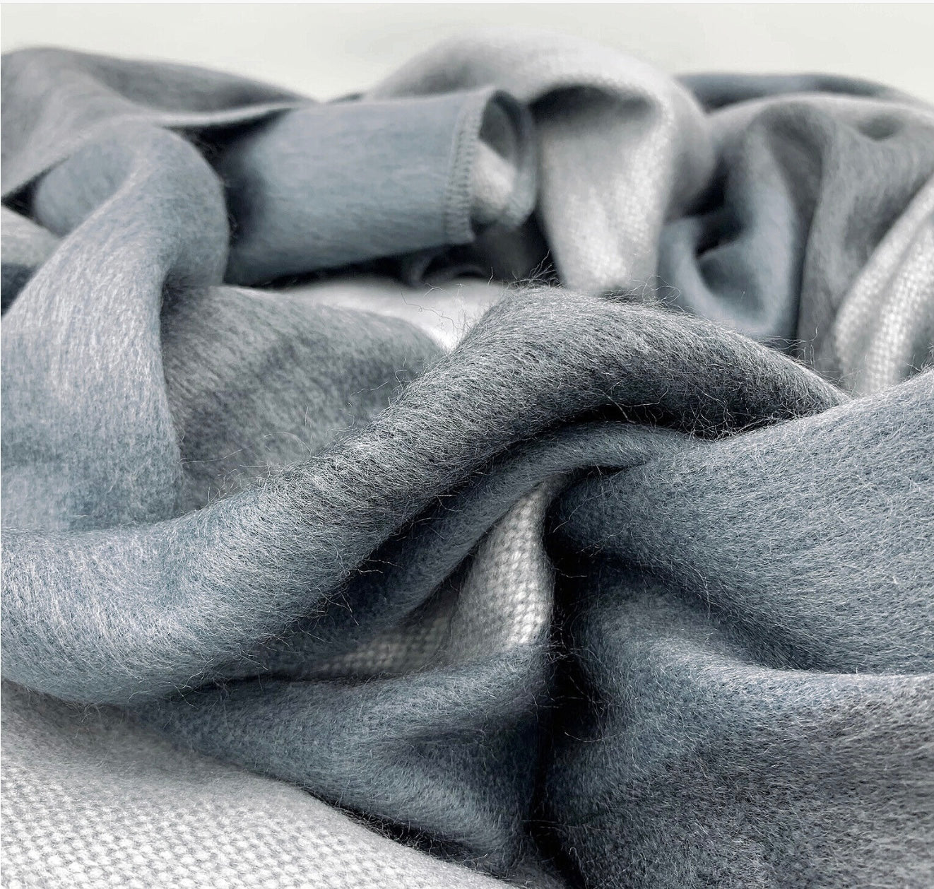 Luxury alpaca blanket Throw bedspread King /queen size. Alpaca blankets are the finest in the world .very soft