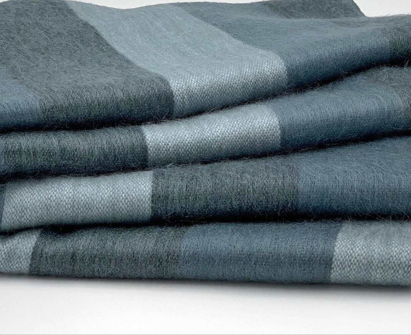 Luxury alpaca blanket Throw bedspread King /queen size. Alpaca blankets are the finest in the world .very soft