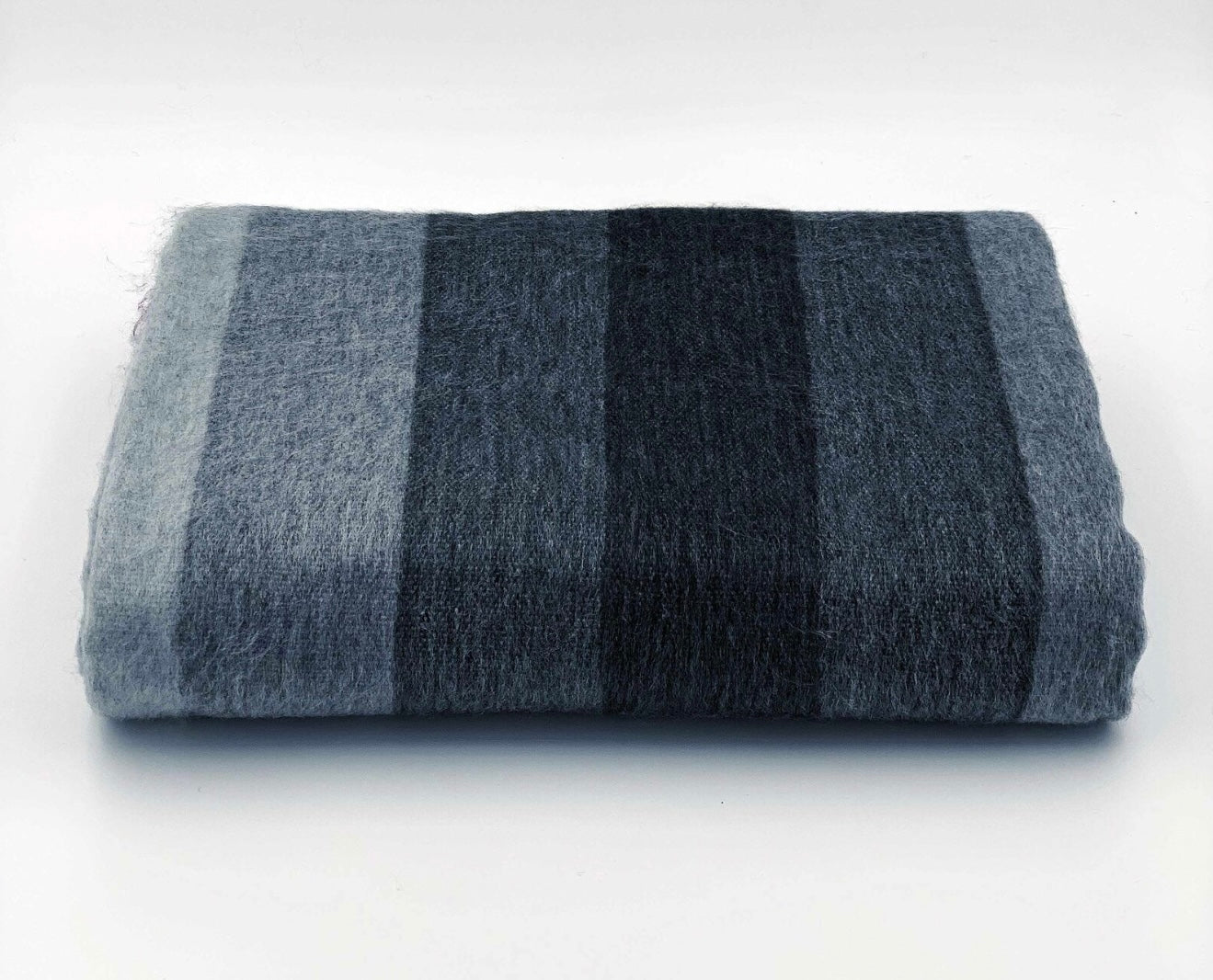 Luxury alpaca blanket Throw bedspread King /queen size. Alpaca blankets are the finest in the world .very soft