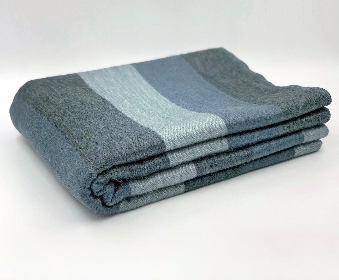 Luxury alpaca blanket Throw bedspread King /queen size. Alpaca blankets are the finest in the world .very soft