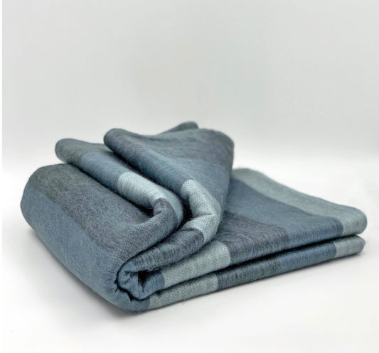 Luxury alpaca blanket Throw bedspread King /queen size. Alpaca blankets are the finest in the world .very soft