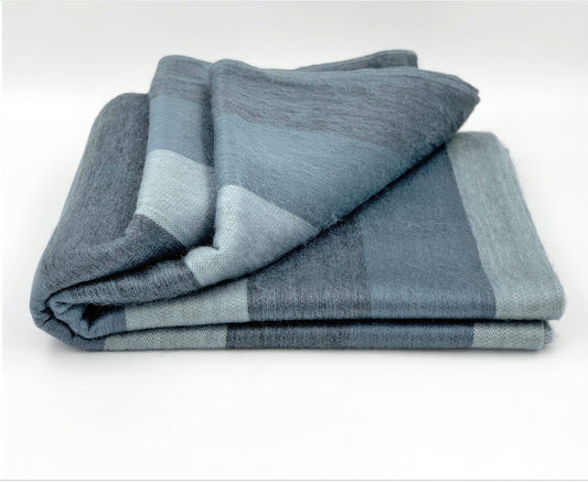 Luxury alpaca blanket Throw bedspread King /queen size. Alpaca blankets are the finest in the world .very soft