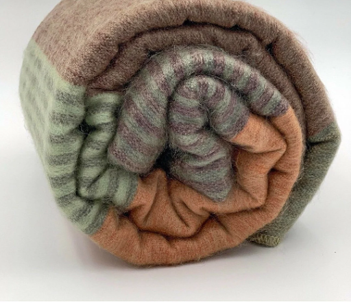 Luxury alpaca blanket Throw bedspread queen size. Alpaca blankets are the finest in the world .very soft . In stock next day shipping